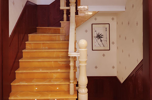 虎门港管委会中式别墅室内汉白玉石楼梯的定制安装装饰效果